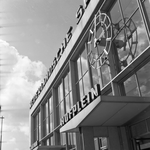 837687 Gezicht op de voorgevel van het N.S.-station Rotterdam Hofplein te Rotterdam.